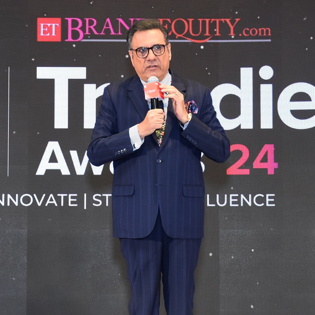 Well Deserved 🏆 Congratulations to @bomanirani for winning the Best Actor award in a leading role for 'Masoom' at the #ETTrendiesAwards.