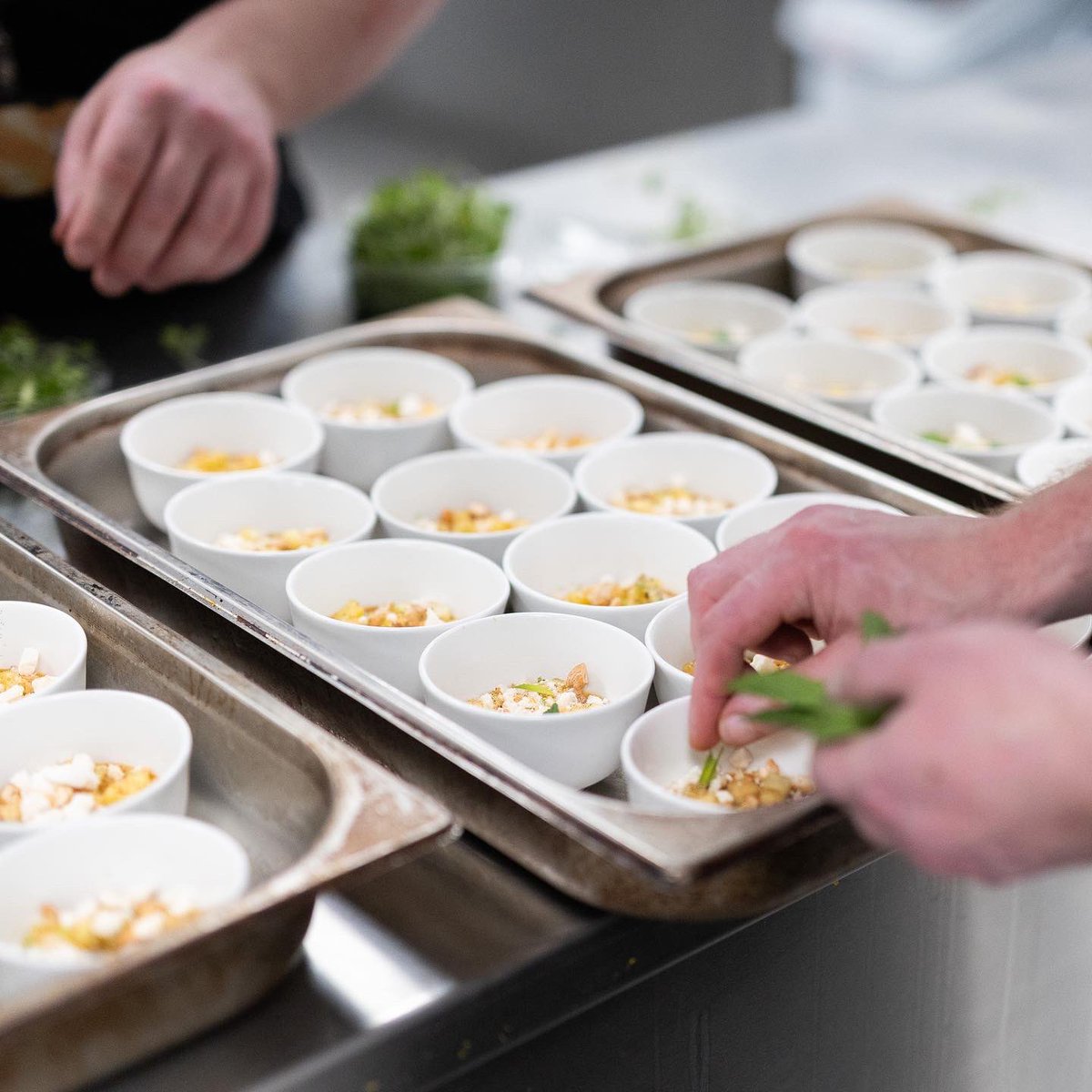 BaxterStoreyIre's tweet image. Check out more fabulous shots of chef partner @MarkMoriarty1 and our incredible team working hard in the kitchen for a fun filled and inspiring event in @MastercardIRE 🙌🏻🧑🏻‍🍳 

Creating special workplace experiences is what we do! ❤️ 

#fuelyourindividuality #workplaceexperience
