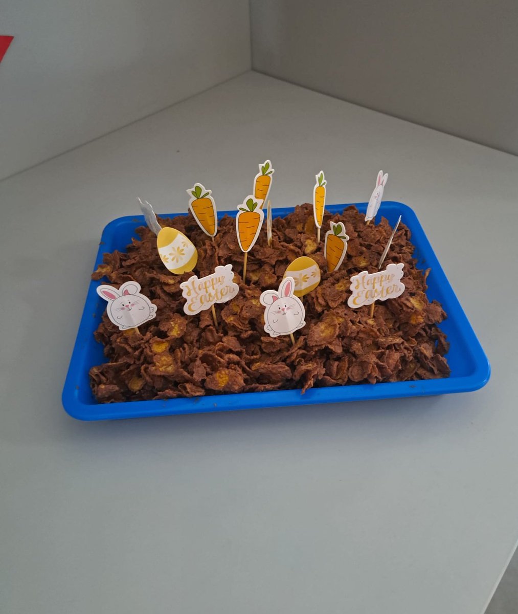 Laura_McGrath4's tweet photo. Happy Holidays! @BallinteerETNS @SuzanneScollard #Autismclass #artwork #baking https://t.co/NUwgbksJHy