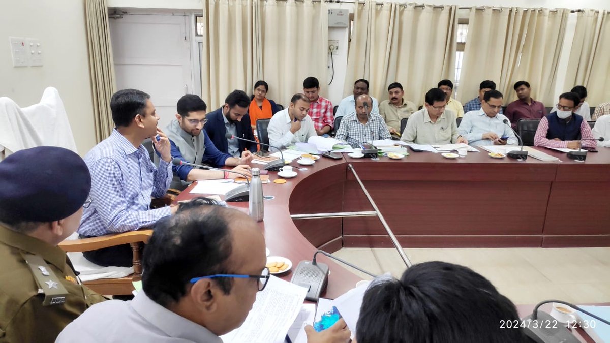 deo_varanasi's tweet photo. आज कलेक्ट्रेट सभागार में लोकसभा निर्वाचन 2024 से सम्बन्धित बैठक कर तैयारियों की समीक्षा की तथा आवश्यक दिशा-निर्देश दिए।
@ECISVEEP https://t.co/LXEv0o5WjE