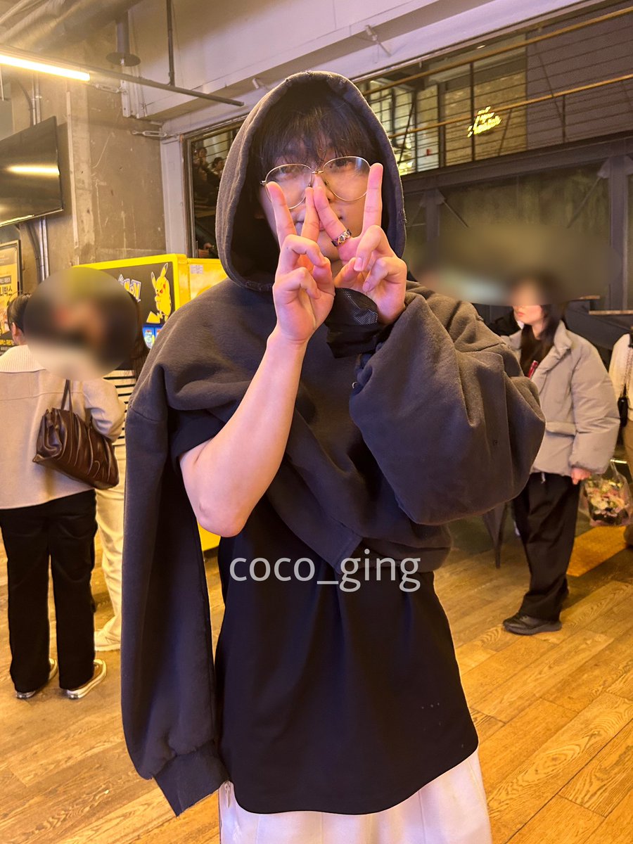 Qiu970913's tweet photo. You both went to the preview screening of the movie today. You must have met each other, right? Just like last year 😄
#choisu #cheongchan #아기쀼 
#choihyunwook #shineunsoo https://t.co/HGJhdn3Xy4
