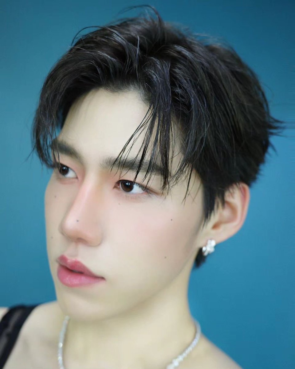 chocolatex__'s tweet photo. พี่เพลืนแต่งหน้าน้องพีพีน่ารักจังเลย บลัชตรงจมูก น่านักมาก สวยมากเลย #ppkritt https://t.co/528TWeYXNY