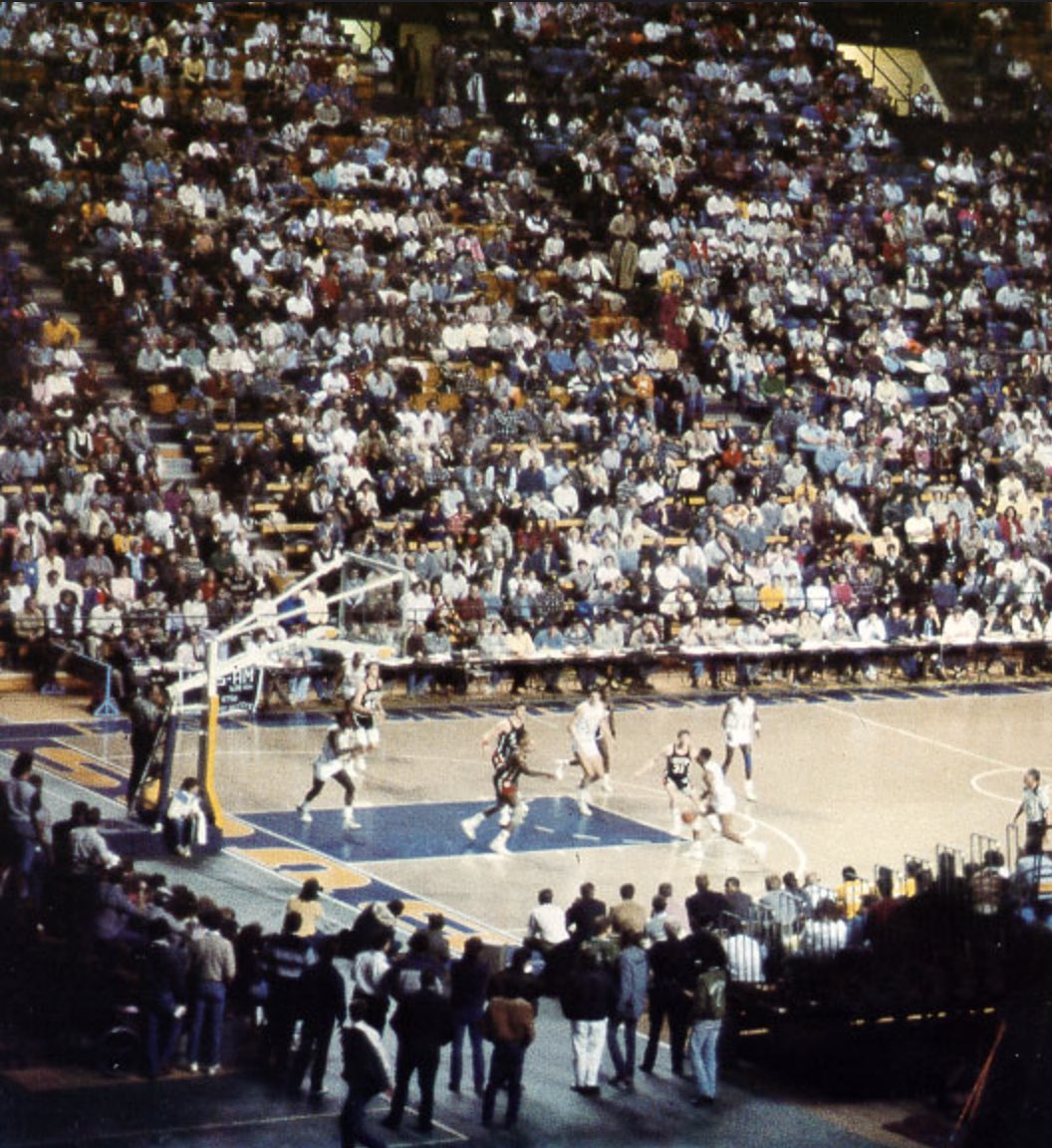 ETSUAlumni's tweet photo. March Madness kicking off means #FlackbackFriday of basketball games in the Dome🏀 https://t.co/Bhts5HN0wz