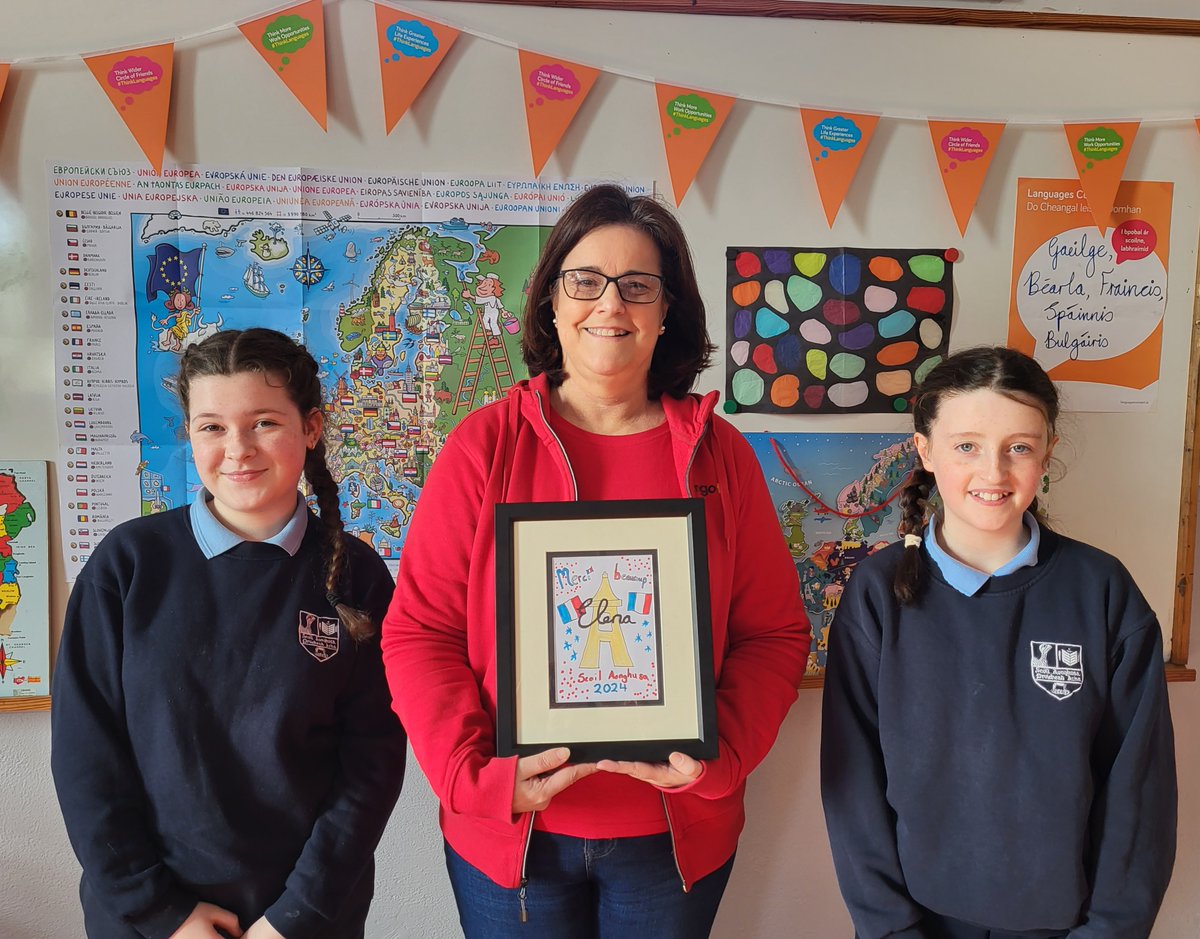 LingototDEM's tweet photo. Did you know we teach French too? Et oui!
Merci beaucoup Scoil Aonghusa! 
I was thrilled to be invited by the wonderful Principal Edel Ni Bhroin to deliver the Department of Education  “Say Yes to languages module” in French for 8 weeks, where I taught 3rd to 6thclasses. https://t.co/Xy4OcMEMvT
