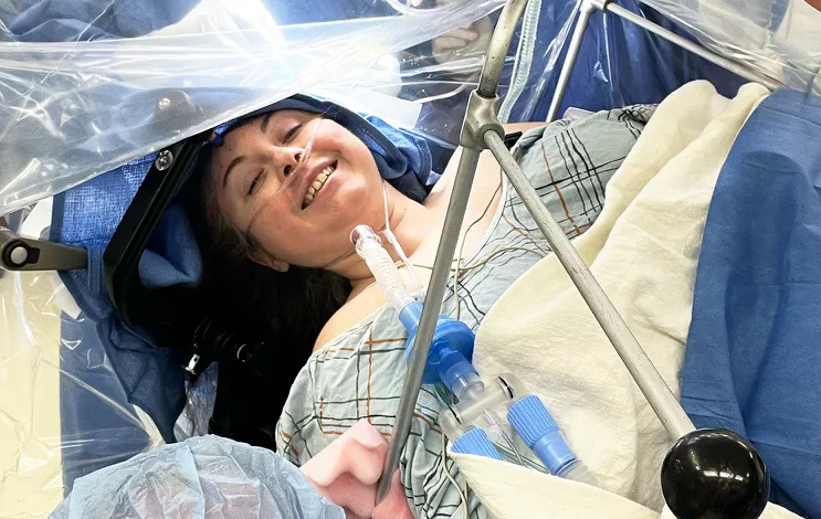 KennethSableMD's tweet photo. I believe I'm Swiftie now too, Selena &amp; Dr. Patel! What an amazing surgical care story at Jersey Shore University Medical Center. Brain surgery that was fun, wow! @HMHNewJersey @taylorswift13 @tkelce @patelnv @AsburyParkPress @TheJNS https://t.co/hh1s6PYLIS https://t.co/WuzxGj2vwO