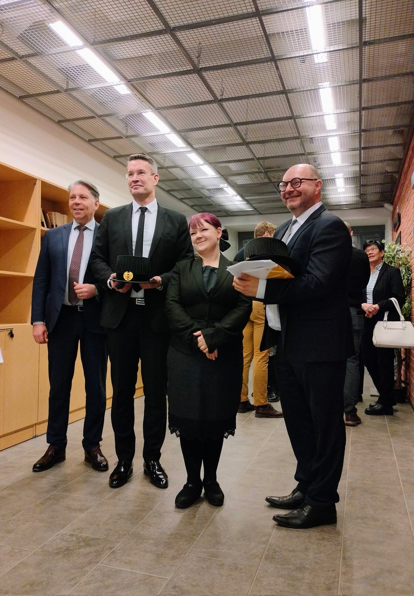 Salla Maijala (@salla_maijala) on Twitter photo Olipa upeaa ja vivahteikasta väittelyä informaatioresilienssistä tänään Vaasassa 💛 Onnittelut väittelijälle,vastaväittäjälle ja ohjaajille! <a href="/univaasa/">University of Vaasa</a> @UNIVAASAsote <a href="/irwinproject1/">irwinproject</a> Olipa upeaa ja vivahteikasta väittelyä informaatioresilienssistä tänään Vaasassa 💛 Onnittelut väittelijälle,vastaväittäjälle ja ohjaajille! <a href="/univaasa/">University of Vaasa</a> @UNIVAASAsote <a href="/irwinproject1/">irwinproject</a>
