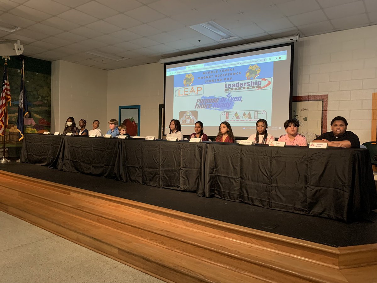 R2Magnets's tweet photo. Students @WindsorElem sign their commitment for acceptance into middle school magnets @RichlandTwo @AcademyWright @MagnetSidi @ZooBotLMS @FAME #PurposeDriven #FutureReady @MagnetSchlsMSA https://t.co/86UF5NLKOQ