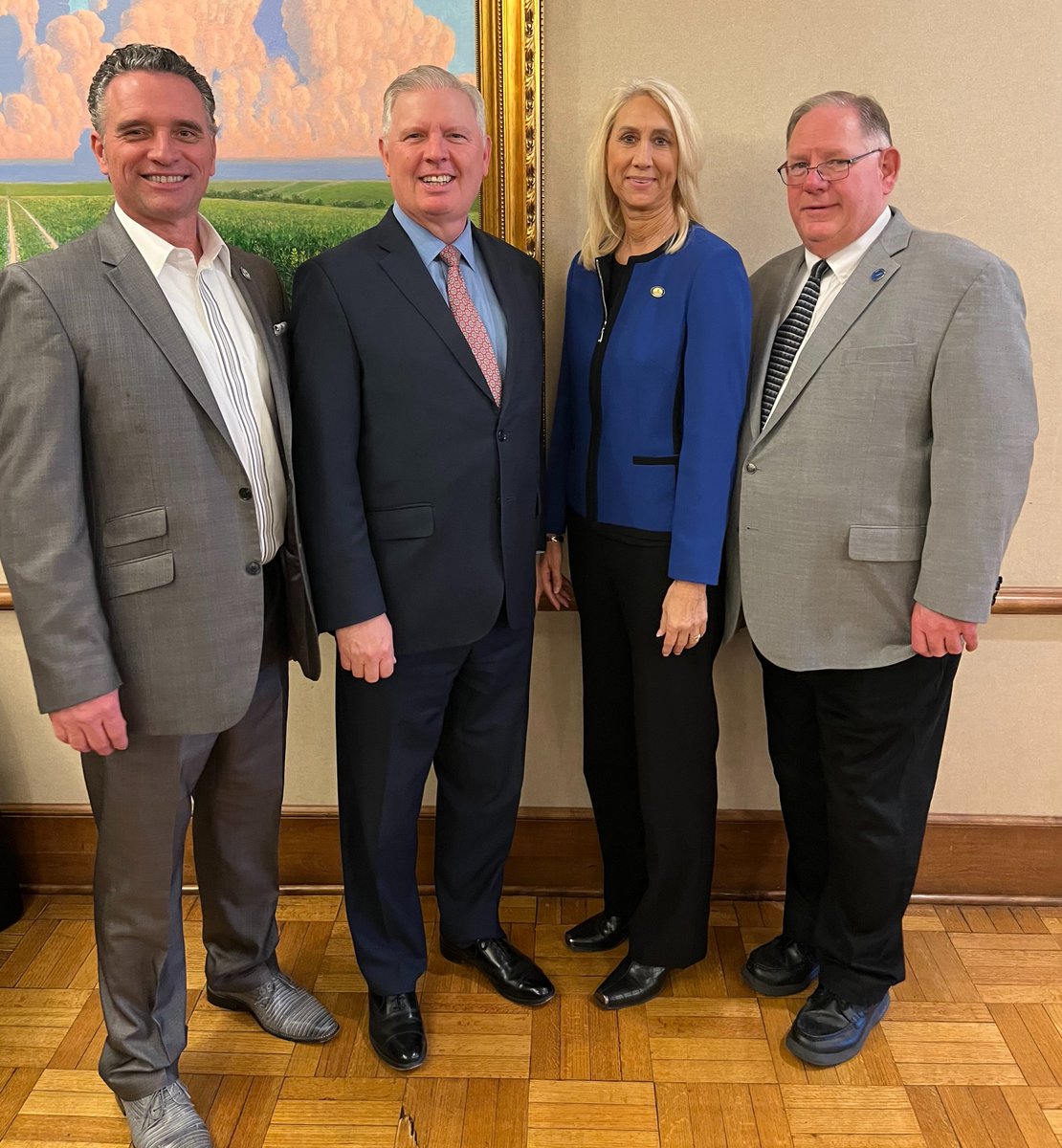 HBS Kansas MP Matt Hickam joined Senate President @sentymasterson, Senate Assistant Majority Leader <a href="/rkerickson/">Renee Erickson</a>, and Speaker of the House <a href="/DanHawkinsKS/">Dan Hawkins</a> for a fundraising event hosted by <a href="/ALEC_states/">American Legislative Exchange Council</a> (ALEC) in support of its leadership members.

#HBS #HuschBlackwellStrategies