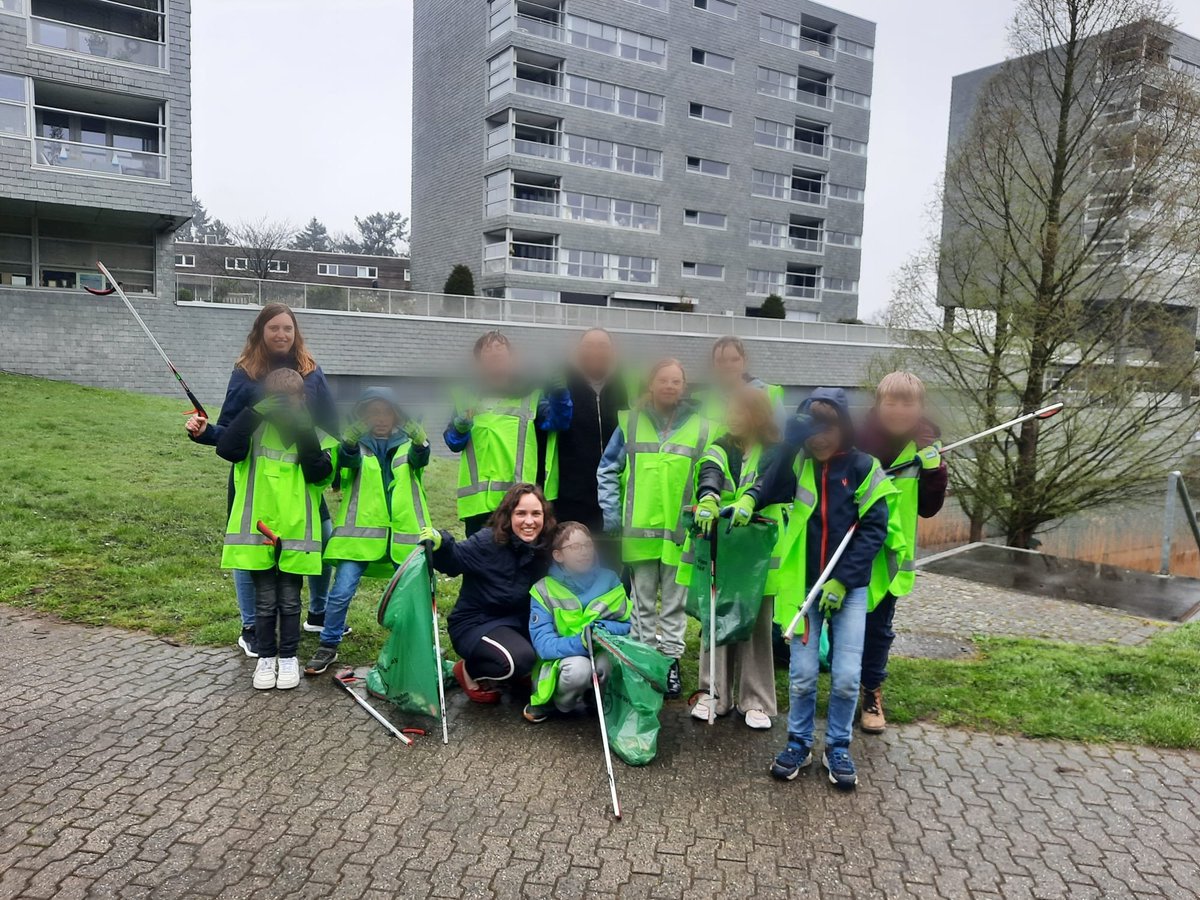Wij deden vanmiddag in het kader van  burgerschapsonderwijs mee aan de #afvalestafette van het Natuurcentrum Arnhem. We hebben goed werk geleverd! 💪 #floriant #deonderwijsspecialisten
