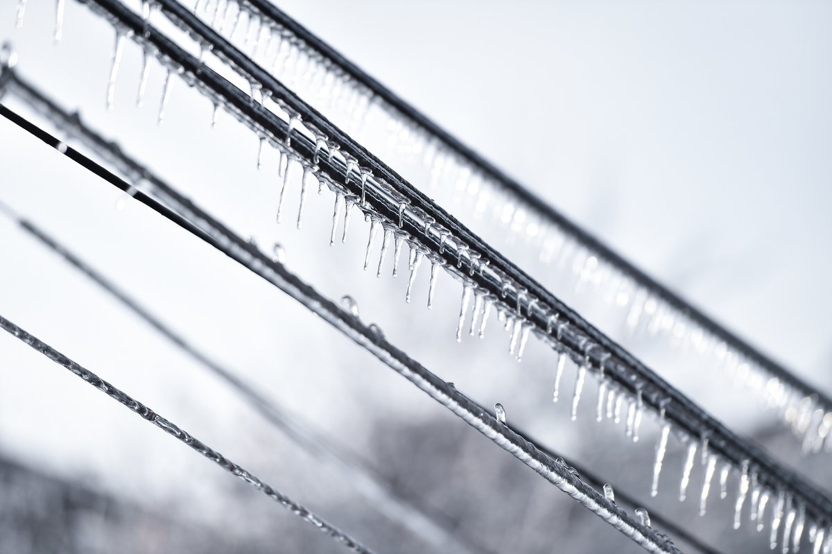 Cables can become brittle and potentially crack in extremely cold temperatures. Learn more about the minimum installation and operating temperatures for cables in our blog: uk.prysmian.com/media/news/wha…