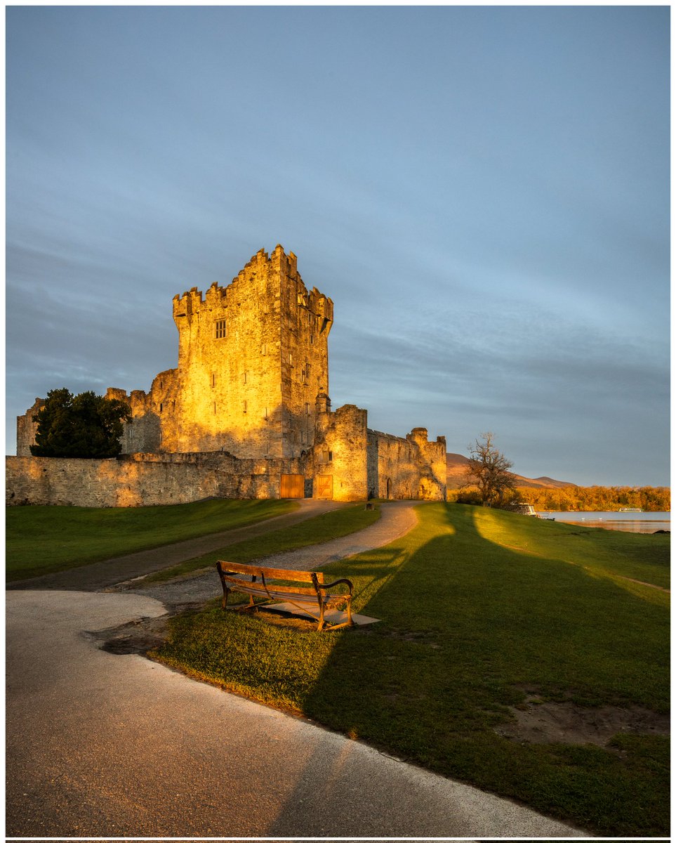 The dawn of a new day at Ross Castle @GoToIreland @DiscoverIreland @Failte_Ireland @TourismIreland @ExplorKillarney @DiscoverKerry_ @thisiskerryie #killarney #sunrise #rosscastle #landscapephotography