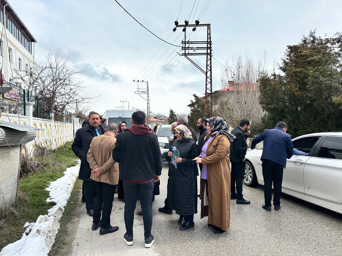 AkEdremit65's tweet photo. AK kadrolarımız Yeniden Edremit için İlçe Başkanımızın direktifleri ile birlikte gece gündüz demeden kapı kapı dolaşarak kadirşinas insanlarımız ile biraraya geliyorlar. Edremit'te AK Belediyeciliğin tarihi zaferine sayılı günler kaldı.
#HazırızKararlıyız
@OndilKenan @ismailsay_ https://t.co/q7aDNKpxjS