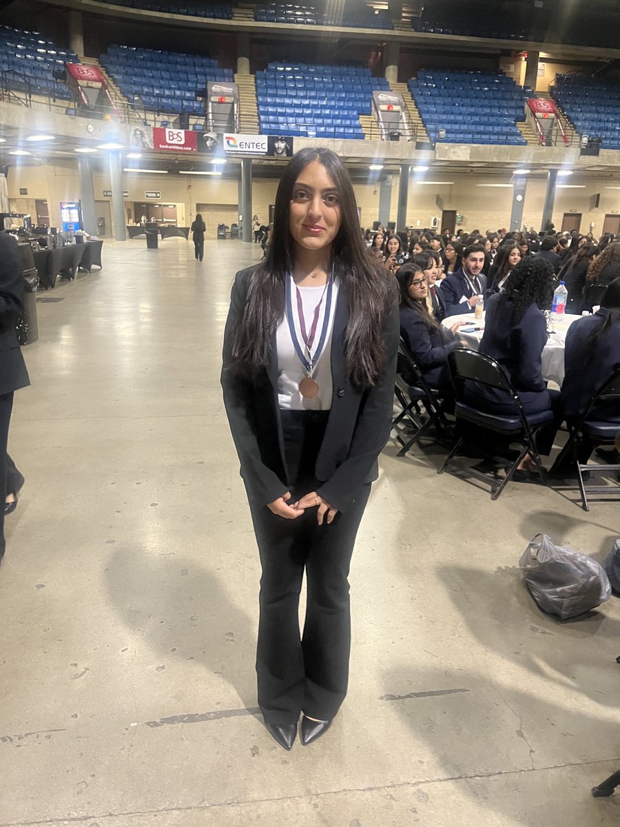 Angela Mell tweet media