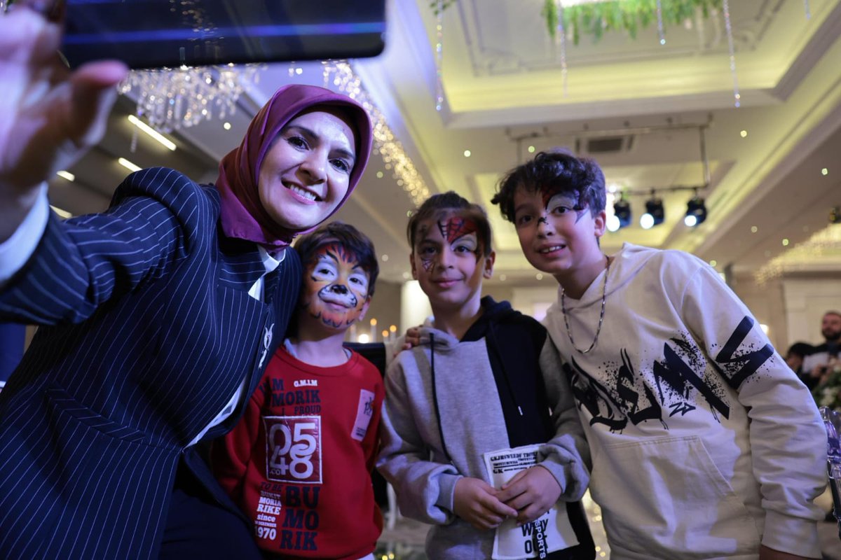 Türkiye Şehit Yakınları ve Gaziler Dayanışma Vakfı tarafından düzenlenen iftar programında Sayın Bakanımız Mahinur Özdemir Göktaş Hanımefendi’nin katılımları ile şehit yakınları ve gazilerimizle bir araya geldik.
Bereket ayı Ramazan’da vatanı için canından vazgeçen şehadet