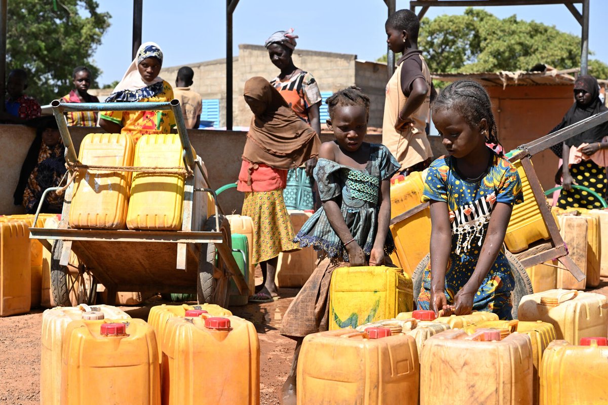 GillesFagninou's tweet photo. L'eau joue un rôle essentiel dans la promotion de la stabilité, de la prospérité et de la paix.

Au Sahel, plus de 100 millions de personnes n’ont pas accès à l’eau potable. Donnons la priorité à un accès équitable à l’eau pour un avenir meilleur dans cette région.
#WaterForPeace https://t.co/Ga5yxOPY2J