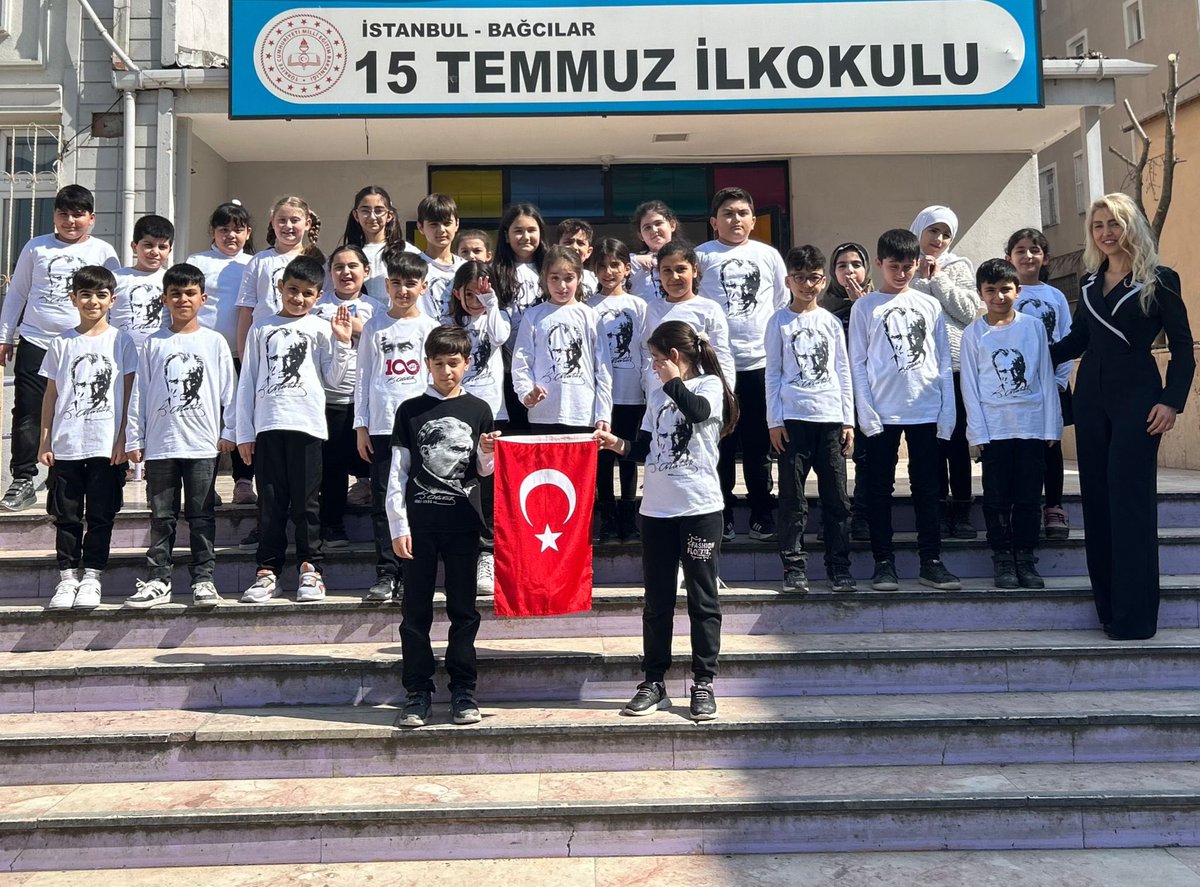 15Temmuzio's tweet photo. Çanakkale Zaferi' nin 109.yıl dönümü okulumuzda törenle anıldı. @istanbulilmem @BagcilarMem @19_mstfylmz https://t.co/RYySkimJOP
