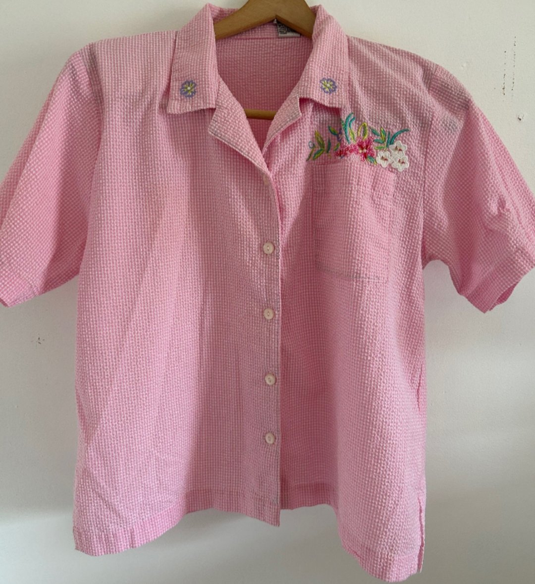 A_Cmas_Closet's tweet photo. "ADDIE IN THIS!!!! Literally so preppy and fun! Imagine her at a party in this, pairing this with a pink blouse and tiny flower clips in her hair. Literal flower maiden." #AChristmasCloset #AddieShaw #OurGirls https://t.co/j1fnZuWVI6