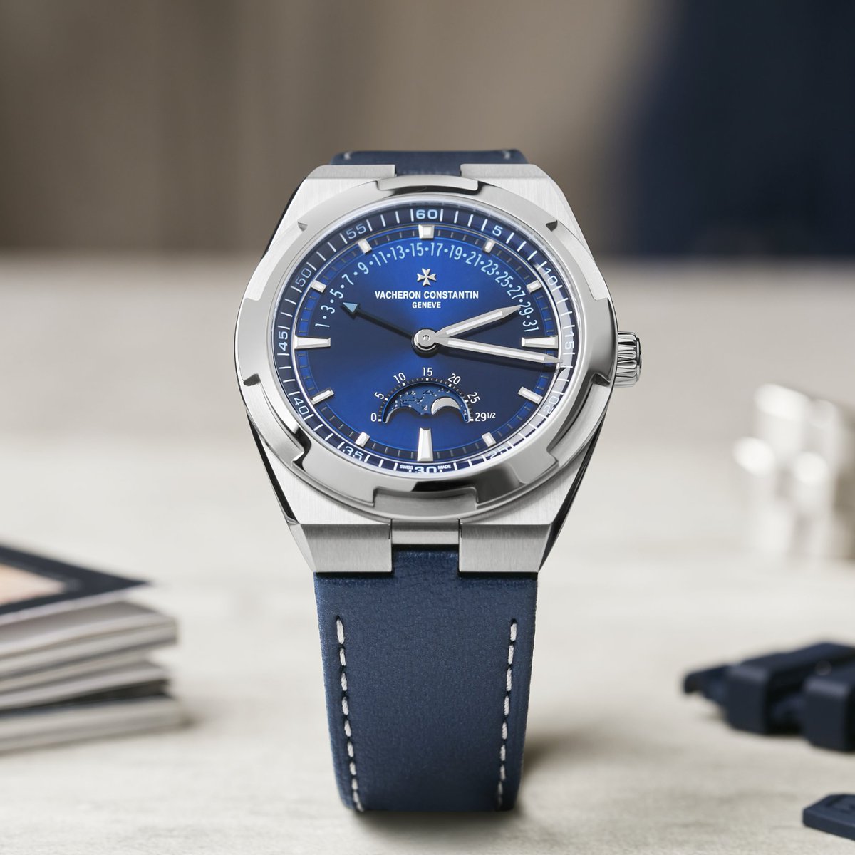Signature display ✍️🌙

At the crossroads between technical sophistication and the pursuit of aesthetic principles, the new Overseas moon phase retrograde date incorporates an astronomical complication by combining it with a retrograde date display.

ms.spr.ly/6018c9IPw