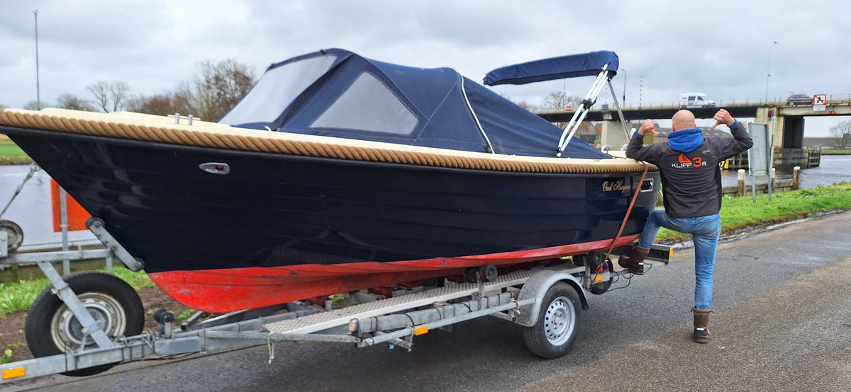 MarkBax77's tweet photo. Weer een Oud Huijzer sloep ingekocht! Met Teak vloer, bimini, radio, zonnedek! Informatie? Bel 06 44 66 33 03  #sloepvaren #warns #Stavoren #sleephulp #boothulp #112water #tornadorescue https://t.co/nyAcP0uM5q