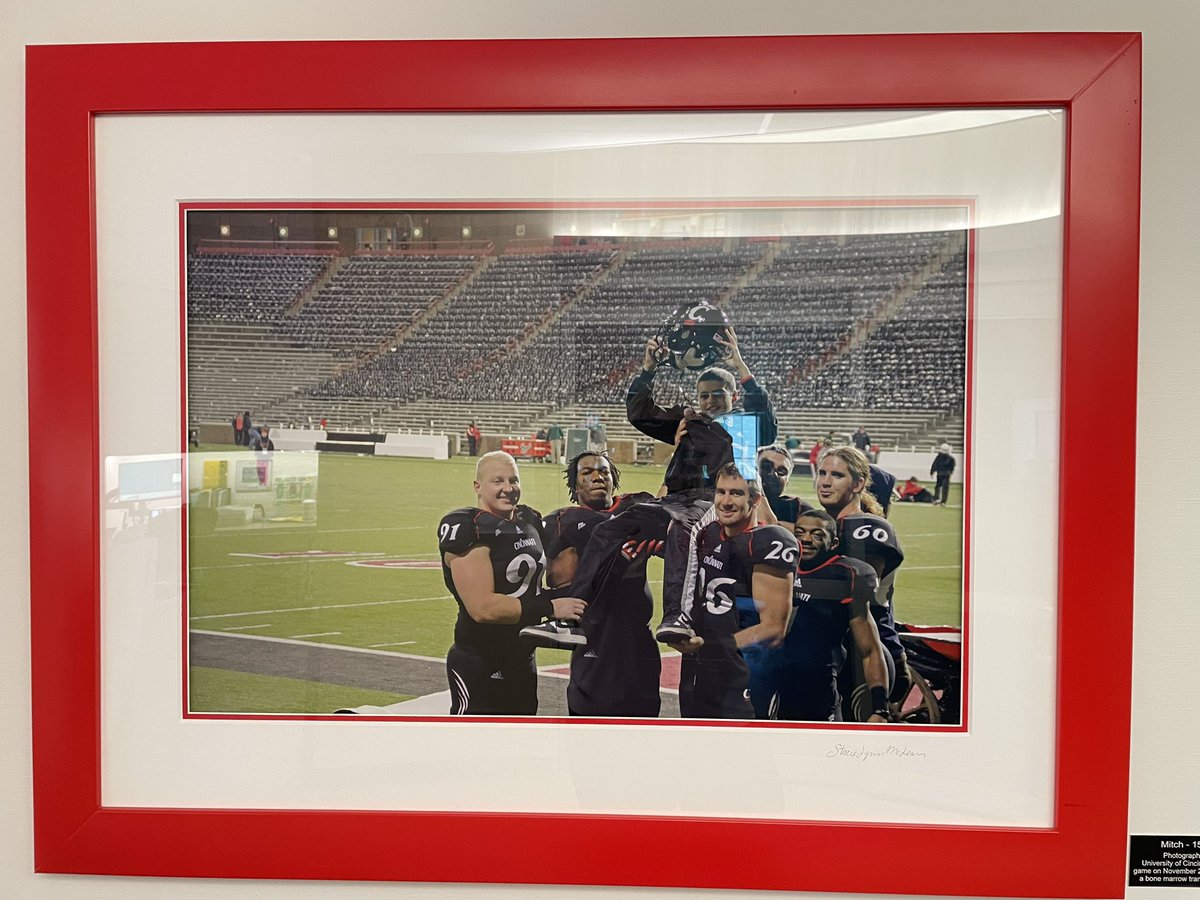 WendyEngel11's tweet photo. @newheightshow Rounding on patients at Cincy Children’s &amp; happen to notice @tkelce Sending love from the Bone Marrow Transplant Unit (Part of the Cancer &amp; Blood Disease Institute) at Cincinnati Children’s Hospital Medical Center, the #1 Pediatric Hospital in the United States! https://t.co/2bSlVUcHDY