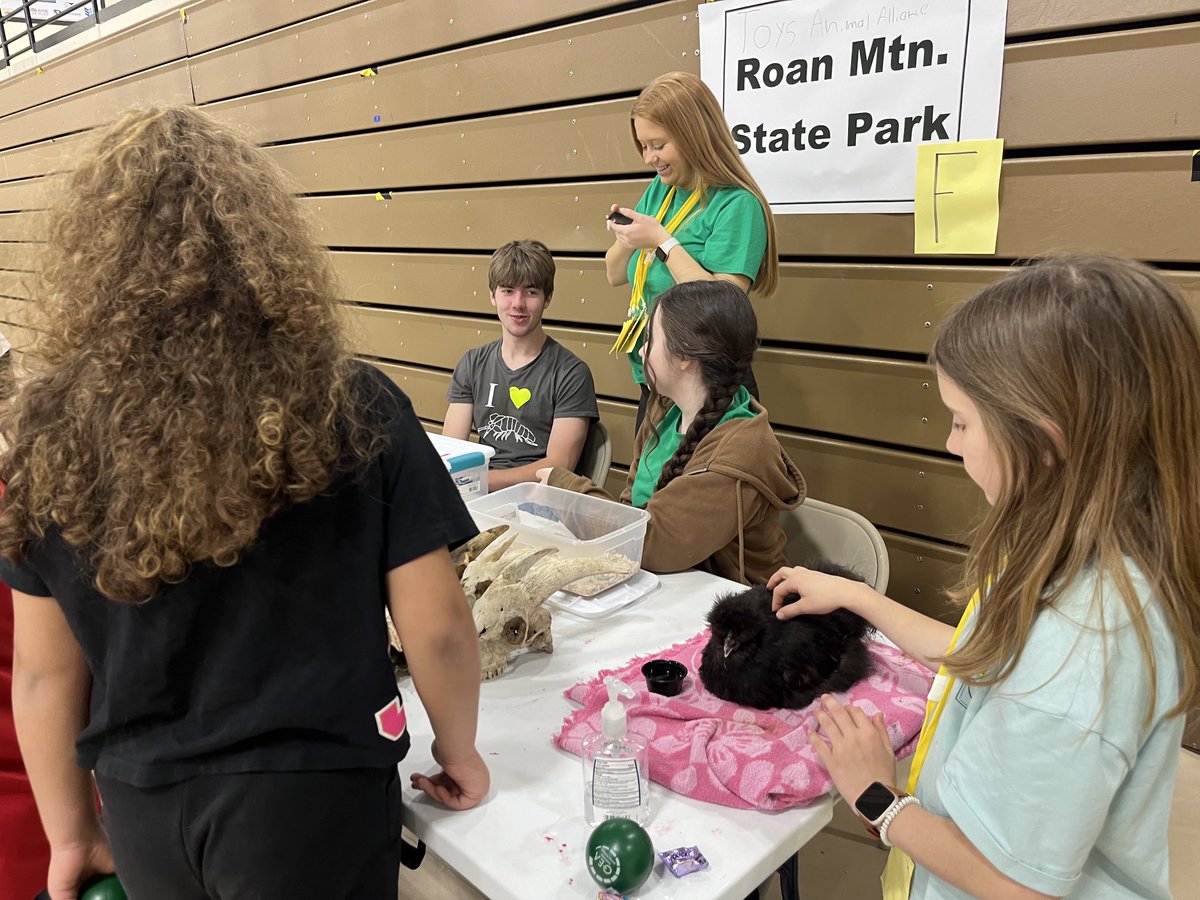 Our students always love the stations from GHS student leaders! ⁦⁦<a href="/GHS_MainOffice/">GHSMainOffice</a>⁩ ⁦<a href="/GreenevilleCity/">GCS</a>⁩ #gcstem24