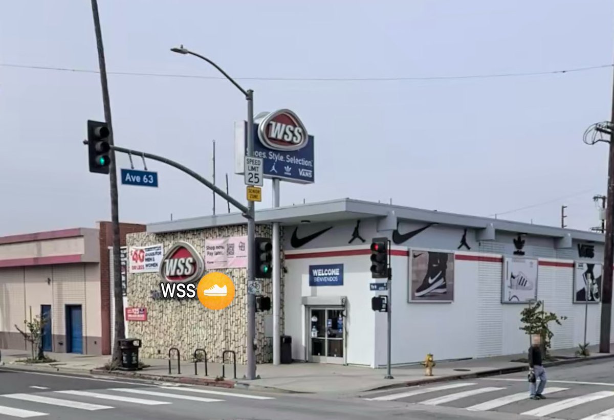 boyle_hts's tweet photo. 4 to 6 juveniles with ski mask steal 4,000$ worth of merchandise from WSS In Highland Park. https://t.co/QrQqZb5aaJ