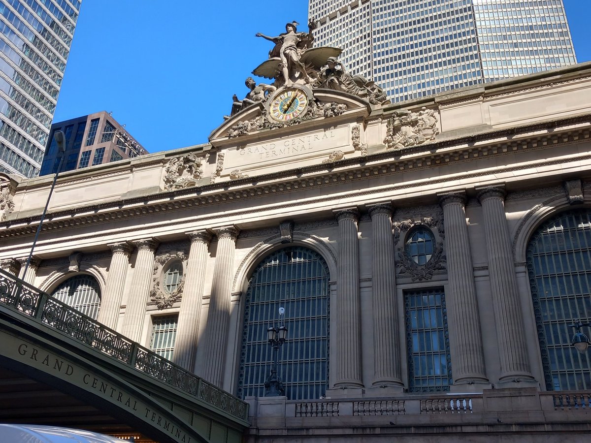 HistoryDGSB's tweet photo. Last day part 2...Grand Central Station and the Chrysler Building. https://t.co/qkDQHmuWo1