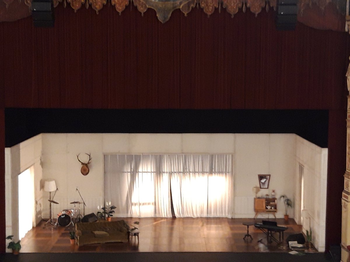 Ros_fb's tweet photo. En unos minutos empieza #laimportanciadellamarseernesto en el @TCalderonVLL
#OscarWilde
Dirigido por #DavidSelvas
#TeatroEsVida 🎭 https://t.co/KHs6heO7dX
