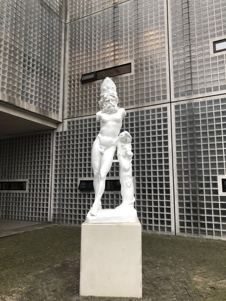 HStrawz's tweet photo. #Kunstacademie in #Maastricht krijgt tegenwoordig #Bathomet les #art #Satanic #Transgender https://t.co/im0SvxGi2R
