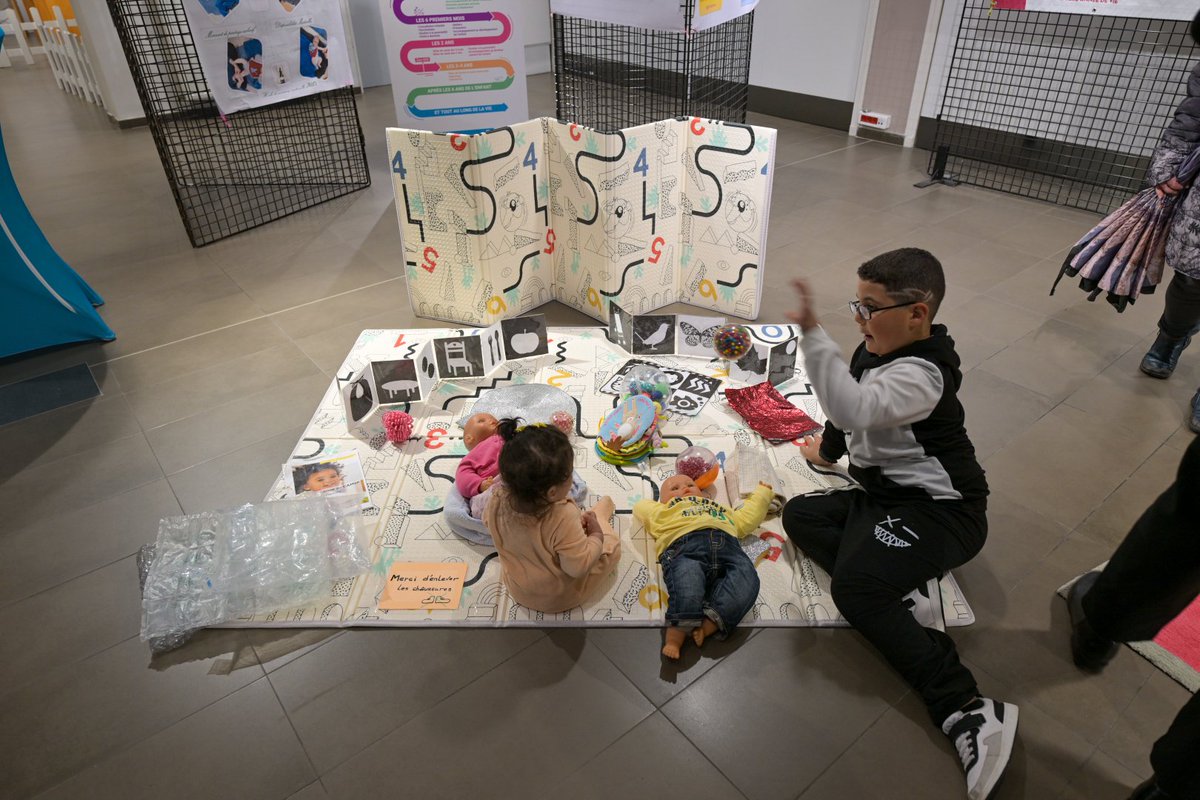 LauDegallaix's tweet photo. Présent à #Valenciennes pour la clôture de la semaine de la petite enfance, 👏 aux différents acteurs de cet événement qui a rassemblé parents, enfants et professionnels autour des enjeux de prévention, d'accompagnement à la parentalité et d'accès à la #culture des tout-petits ! https://t.co/7UbqY9xM1c