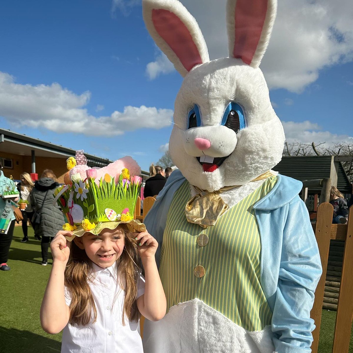 @StDavidsCiWPrm Thank you to the Easter bunny for today’s beautiful Easter bonnet parade 🐣