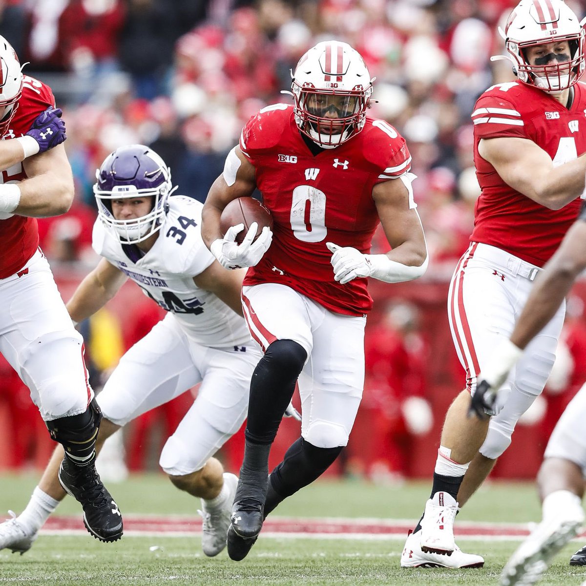 #AGTG! Blessed to receive my 9th D1 offer from the University of Wisconsin🔴⚪️🦡! #OnWisconsin @lukefickelljr @CoachSpalding_ @_maximus347 @Evan_Flood @TheRealNickOsen @WisFBRecruiting @Wi_Recruiting @JakeKoco @ZachZilmJr @AllenTrieu @mkopay30 @MohrRecruiting @McNamaraRivals