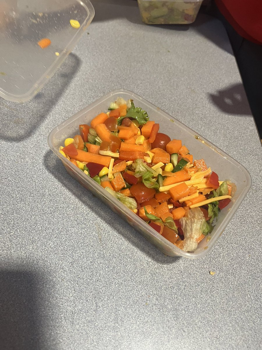 NewParkPrimary's tweet photo. DT club had a very healthy Thursday afternoon! Year 4 made some wonderful super salads and practised their slicing and preparing techniques. The children have loved cooking this term π#NP_DT https://t.co/Ipzl8cESAd