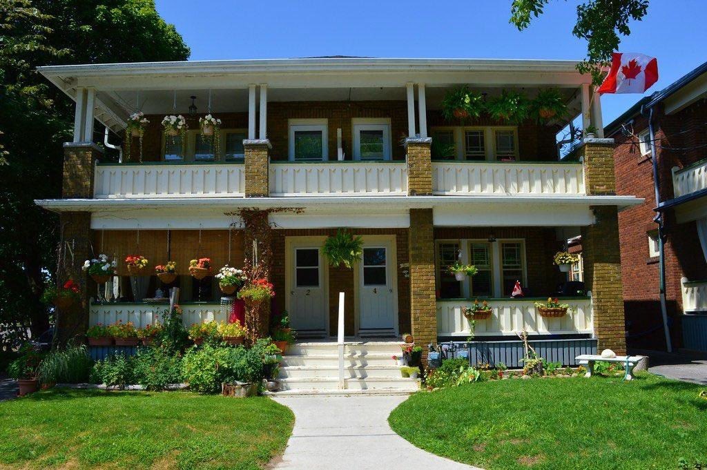 SeanFraserMP's tweet photo. Warning: the following images of fourplexes may frighten some politicians.

They want to make sure these family homes remain illegal to build.

Maybe my elder millennial is showing, but these homes in great locations look like good options to me! https://t.co/NAwaQLeaVm