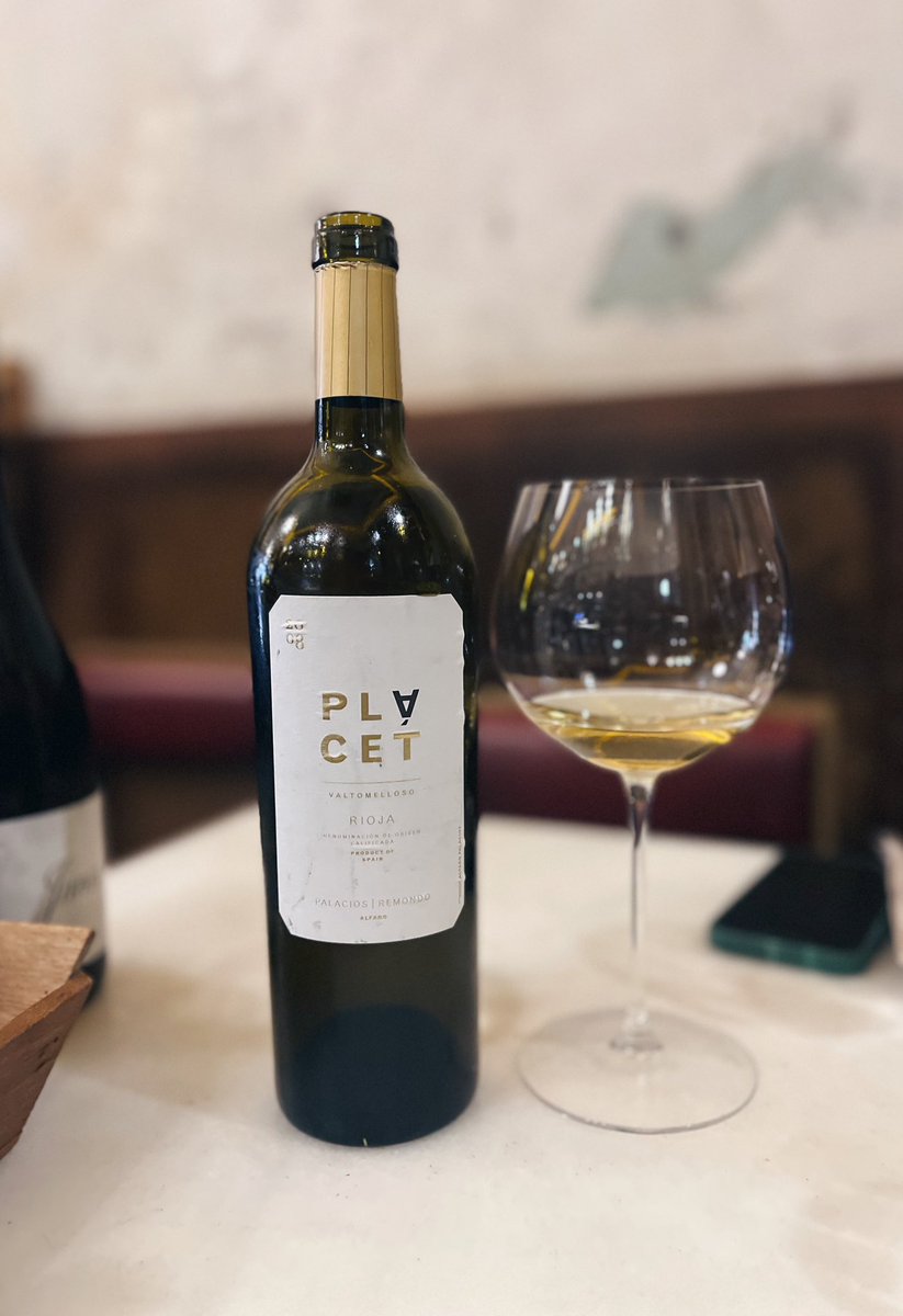 llmontia_vv's tweet photo. Fantástica comida y maridaje en #denassus 🔝🍽️
#vi #vino #wine #winelover #atroca #palaciosremondo #denassus #barcelona #food #foodporn https://t.co/zeRaBNTdUx