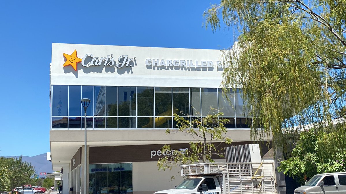 edgartove's tweet photo. Mira, ya hay @CarlsJrMx en #Sendera #Colima. https://t.co/ENF6XJFuKj