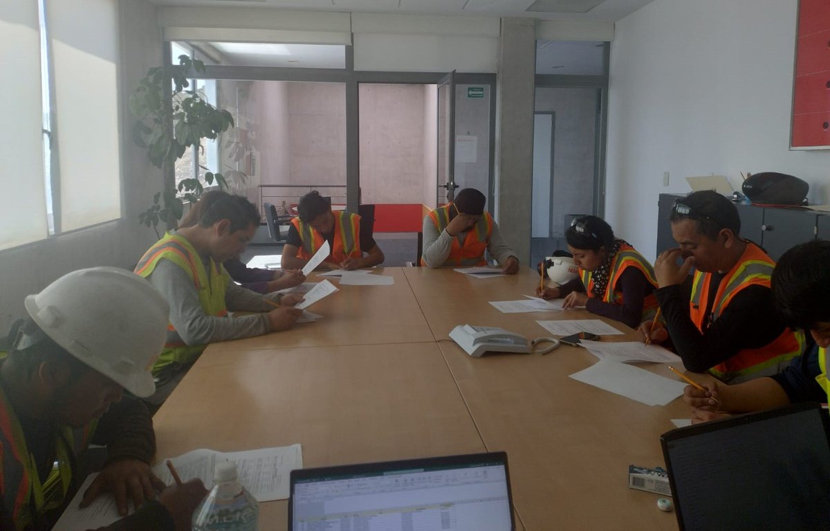 lpgonzalezlima's tweet photo. Comenzando la reactualización de la Norma 035 con los directivos de Peri Cimbras, así como la reaplicación de la Referencia 3 a todo su personal. Gracias a la Mtra. Estrella Manjarrez por la invitación y la logística a este proceso tan importante. https://t.co/tc8VmxCfsw