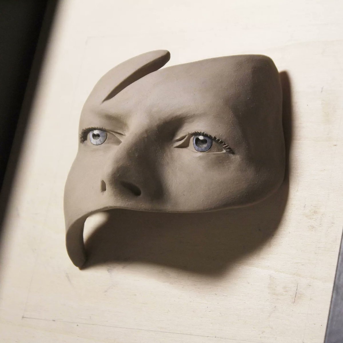 Work in progress on fresh clay
New experimental sculpture where I would like focus only on the David Bowie's Eyes.
Some versions will be complete soon 
Available for pre-order here 
mariaprimolan.it/products/sculp…

#DavidBowie