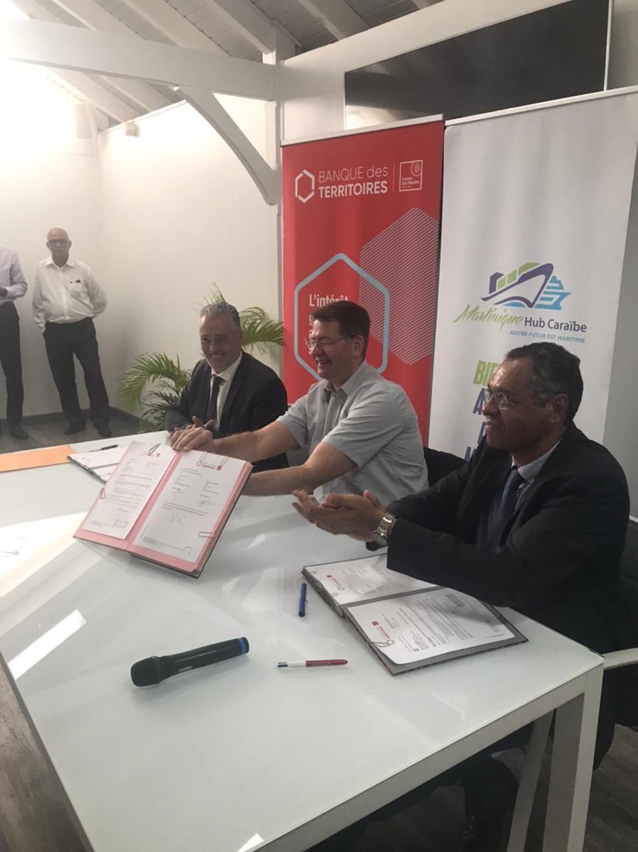 PICOTRoland's tweet photo. Signature ce matin, en présence de ⁦@P_Vergriete⁩, Ministre délégué aux Transports, d’un prêt de 31M€ avec le Grand Port Maritime de la Martinique. La ⁦@BanqueDesTerr⁩ fière de participer au financement de ce projet structurant pour la Martinique ⁦@Prefet972⁩ https://t.co/syx0DUHdTi