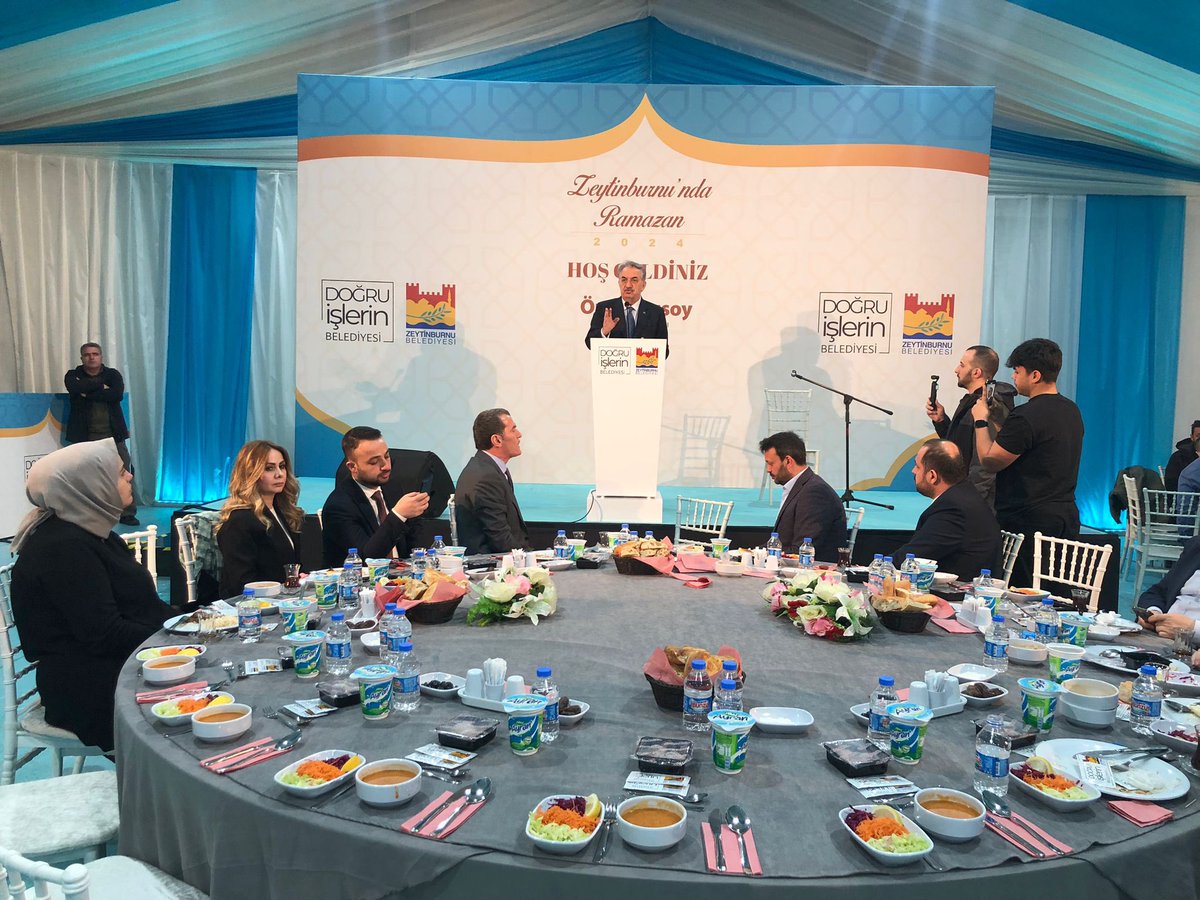 Hayati_Yazici's tweet photo. Zeytinburnu Belediye Başkanımız Sn. Ömer Arısoy ve İlçe Başkanımız Sn. Selami Delibalta ile birlikte sandık kurulu üyelerimizle iftar yemeğinde bir araya geldik.

Bu zor görevi üstlenen ve Milletimizin emaneti sandıklara sahip çıkma görevini ifa edecek olan sandık kurulu üyelerimize kolaylıklar diliyorum. 

Hep birlikte kazanacağız.

#HazırızKararlıyız