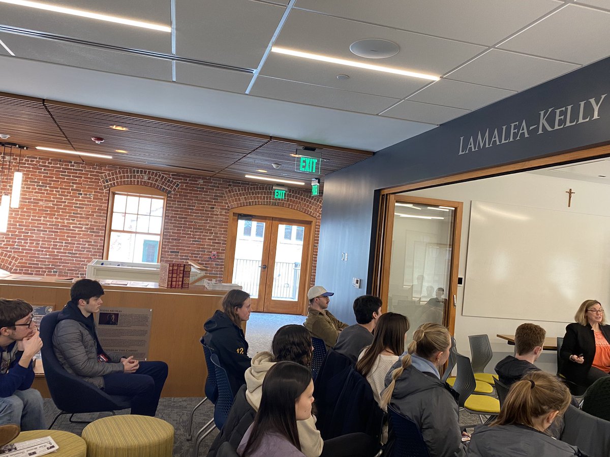 STAHumanities's tweet photo. We discussed the roots of the words civil and civic, how to combat disengagement, when conflict is productive and when it’s destructive, and how to seek understanding in disagreements. 

#saintanselm #sac #sachumanities #saceducation #comefridayforum #gghi #humanitiesinstitute https://t.co/Tz8rEEmFtX