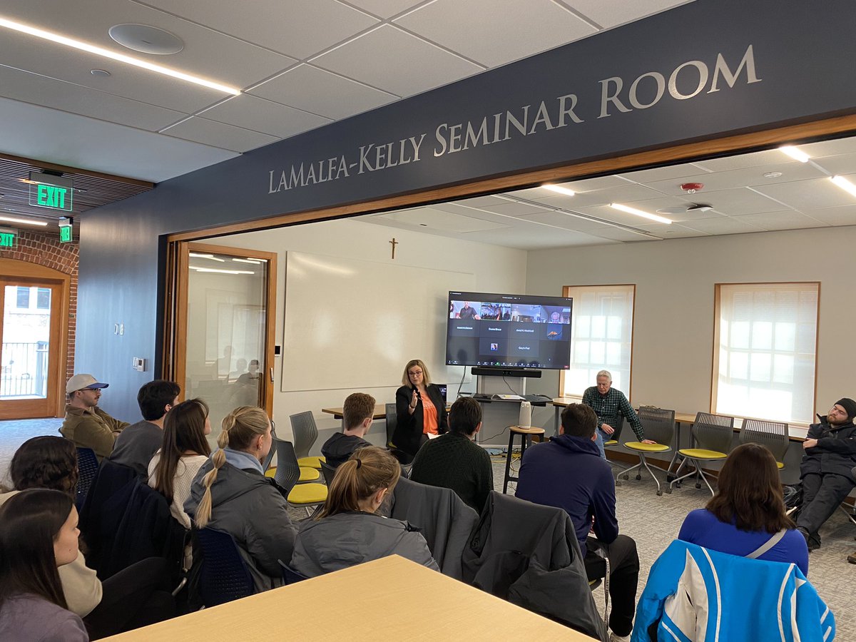 STAHumanities's tweet photo. We discussed the roots of the words civil and civic, how to combat disengagement, when conflict is productive and when it’s destructive, and how to seek understanding in disagreements. 

#saintanselm #sac #sachumanities #saceducation #comefridayforum #gghi #humanitiesinstitute https://t.co/Tz8rEEmFtX