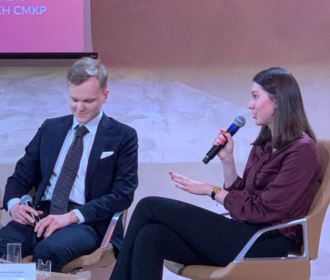 Natalia Kuchenbeker NORP IFMSA-Poland podczas Forum Dialogu Młodych Kadr Medycznych (cmkp.edu.pl) zwróciła uwagę, że aby wejść w działalność społeczną potrzebujemy poczucia sprawczości, czyli przekonania, że możemy coś zmienić.