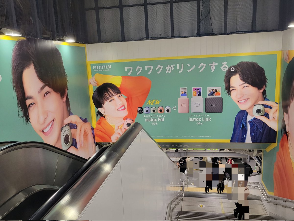 kei_yellow's tweet photo. 教えて頂いて🙏行ってきた✨️
渋谷駅山手線中央改札口☺️
22時位🤳✨️
エスカレーター流星くんが近づいてくる幸せ💜
ずっといてほしい🥰
#横浜流星
#instaxLink
#instaxpal
#Fujifilm https://t.co/A4ZE8S1V23
