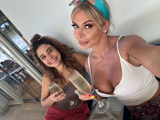 Because lunch at the Vanderbilt with your best fran is always mandatory while in San Juan 🥂 https://t