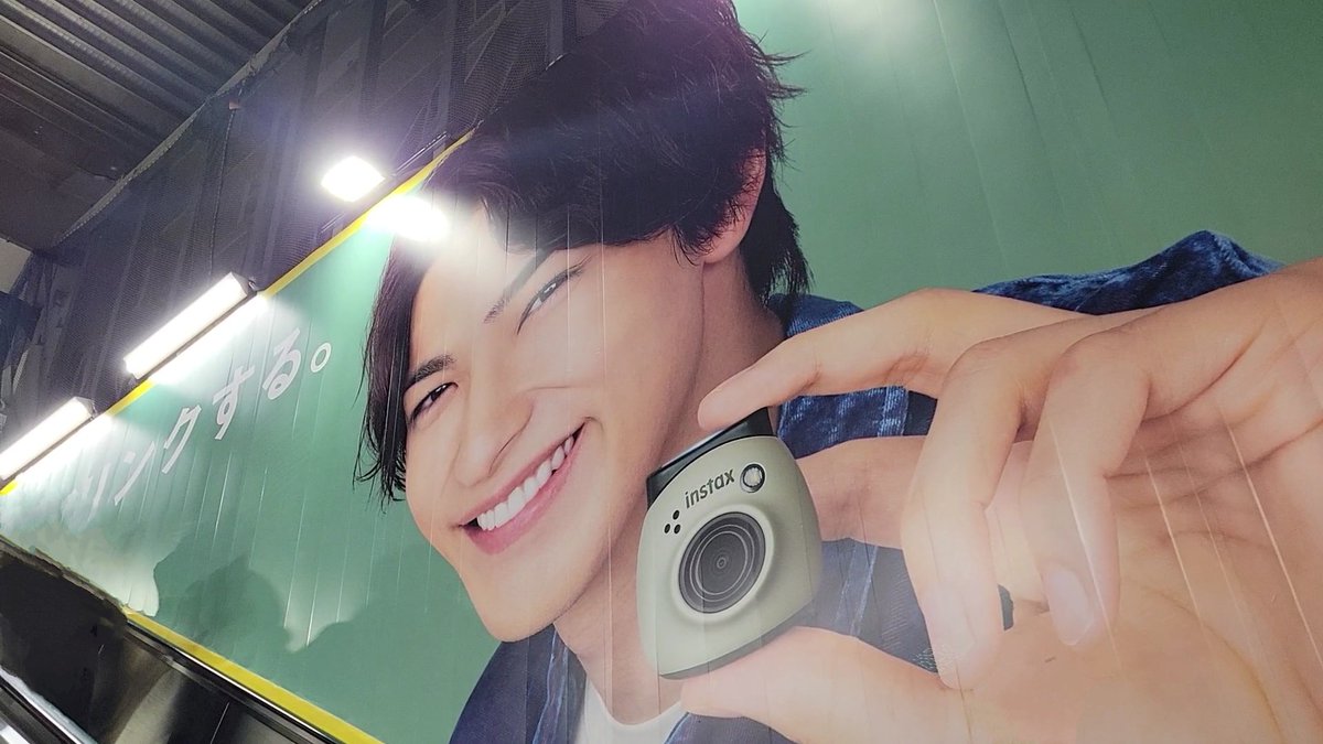 kei_yellow's tweet photo. 教えて頂いて🙏行ってきた✨️
渋谷駅山手線中央改札口☺️
22時位🤳✨️
エスカレーター流星くんが近づいてくる幸せ💜
ずっといてほしい🥰
#横浜流星
#instaxLink
#instaxpal
#Fujifilm https://t.co/A4ZE8S1V23
