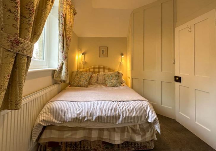 WeAcceptPets's tweet photo. Escape to the enchanting Brockenhurst Park - North Lodge near Brockenhurst for a truly unique self-catering experience in Hampshire!
๐ถ Welcomes dogs and small pets ๐พ
https://t.co/qDoYBxlXMa
#BrockenhurstPark #NorthLodge #Brockenhurst #Hampshire #Nature #Escape #FamilyGetaway https://t.co/eOISrs9Fm3