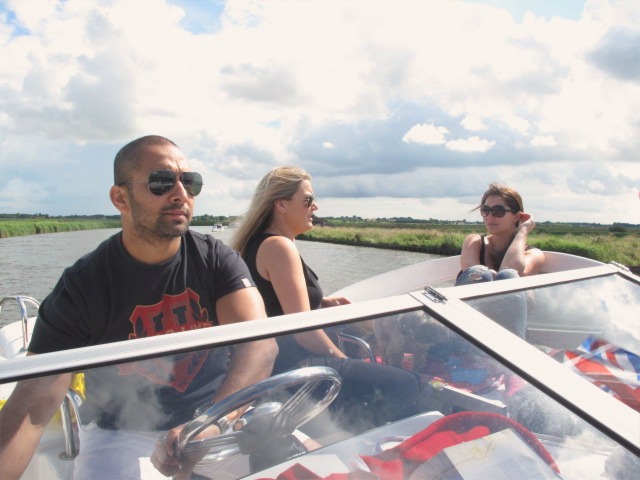broadsholiday's tweet photo. "Ready to set sail on a Staycation adventure? ⛵️ Look no further than the stunning Norfolk Broads! 🌿 #NorfolkBroads #Staycation" https://t.co/HiaN4oMybr