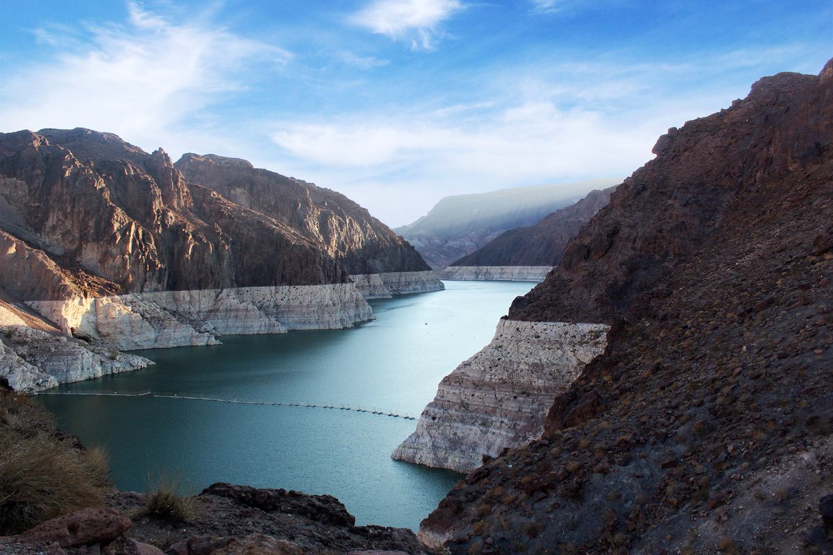 #SabíaQue el uso de agua por cada persona en el sur de Nevada ha bajado un 52%. 💧

Los niveles de agua del Lake Mead aumentaron 1,076.52 pies en febrero, pero los niveles también pueden bajar a medida que aumentan las temperaturas. 🌡️

En este #DíaMundialDelAgua, queremos