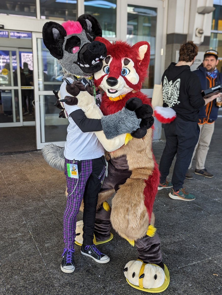 Look how much taller I am than <a href="/JFETspeaks/">JFET</a>! He definitely isn't leaning down, I'm definitely taller, I swear.

#ANE2024
#FursuitFriday 

📸: <a href="/DeerOfTurquoise/">Turquoise Deer @...somewhere</a>
